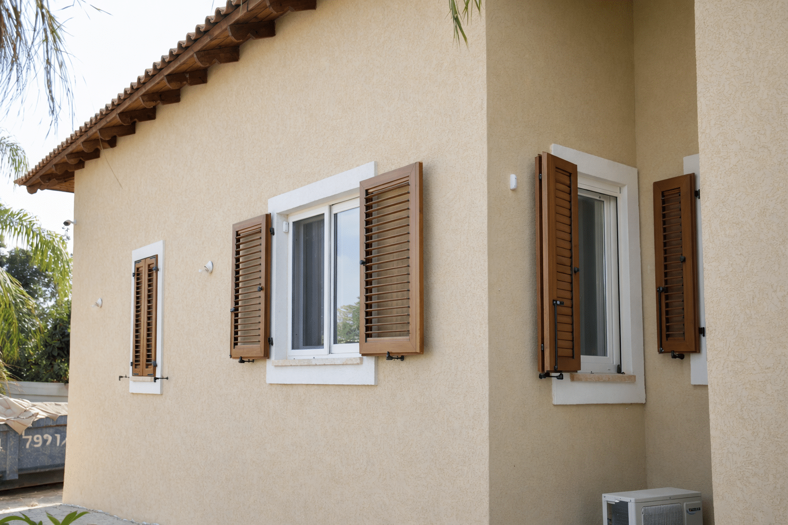 תריסי רפפה REHAU PVC דמווי עץ 1