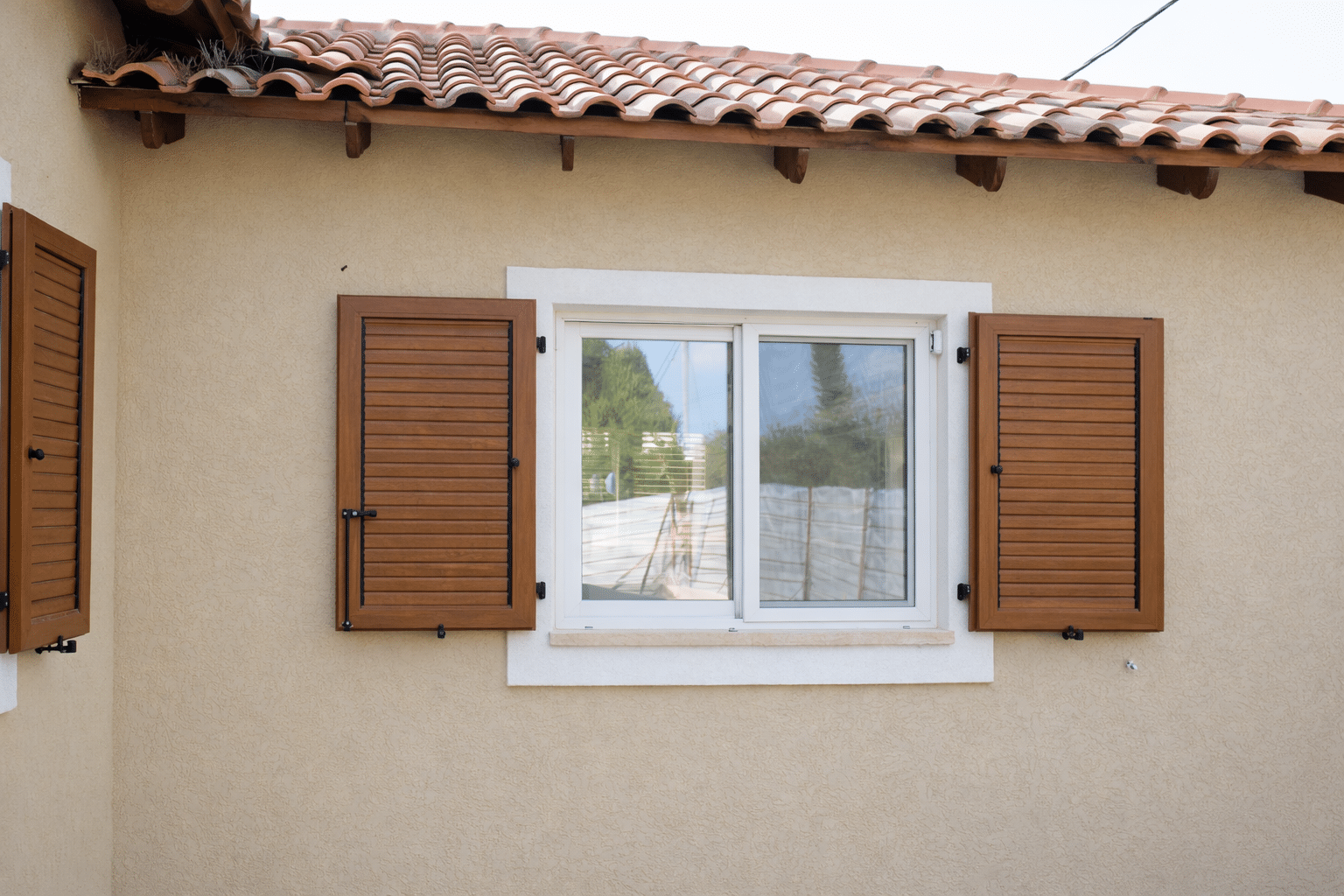 תריסי רפפה REHAU PVC דמוי עץ
